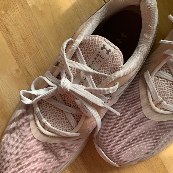 NWOT Under Armour Charged Breathe TR 2 Training Shoe sz 7.5 - Picture 3 of 8